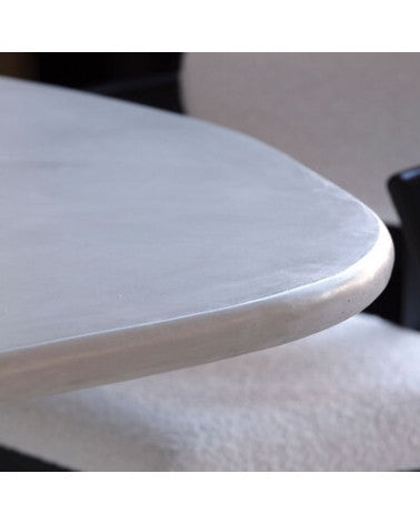 Table à manger en béton ciré Maia