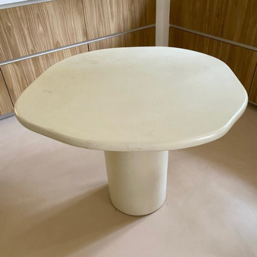 Table à manger en béton ciré Maia