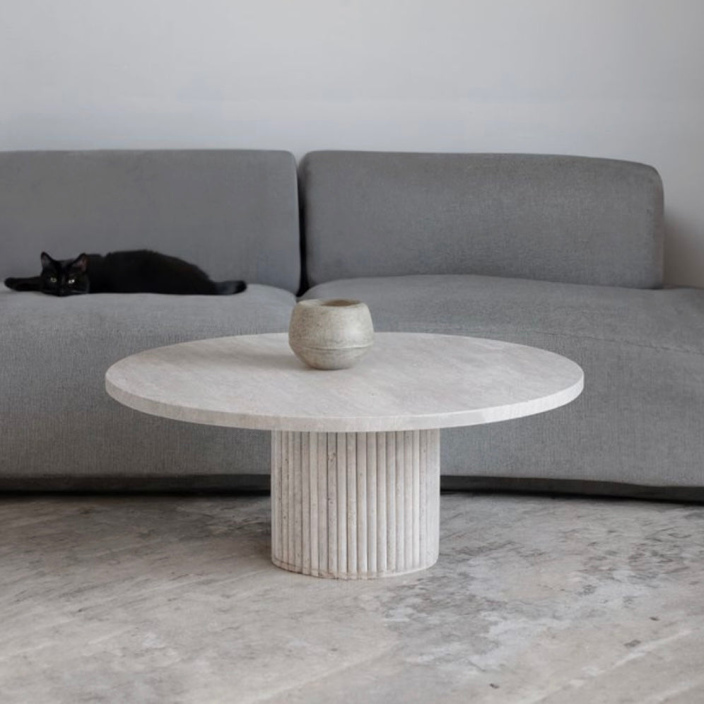 Table Basse Ronde en Travertin – Élégance Naturelle et Artisanale
