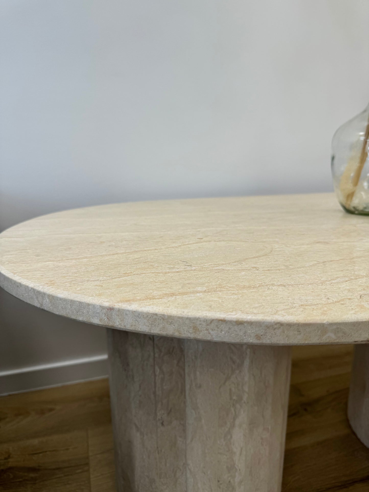 Table Basse en Travertin – Élégance Naturelle et Intemporelle