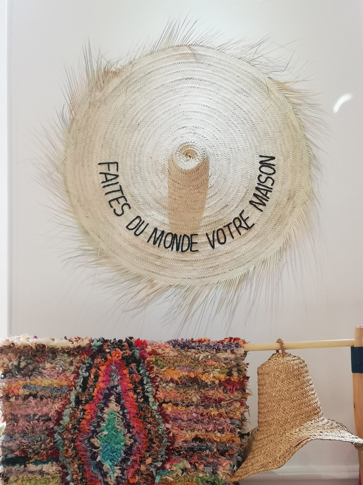 Chapeau Décoratif – Faites du Monde Votre Maison