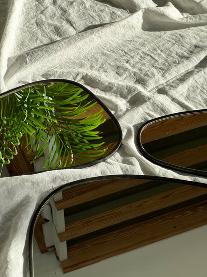 Miroir en Laiton Noir Artisanale – Élégance Sombre et Raffinée