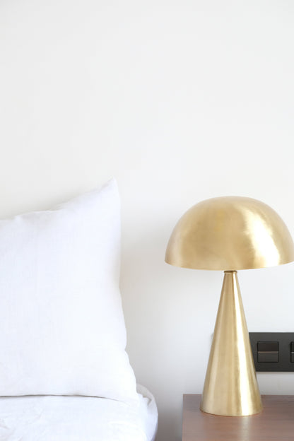 Lampe de Table en Laiton – Élégance et Lumière Intemporelle