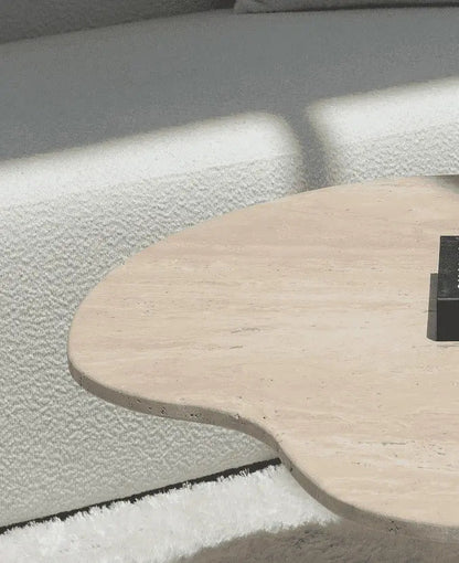 Table Basse en Travertine Irrégulière avec Base en Lamelles de Travertine