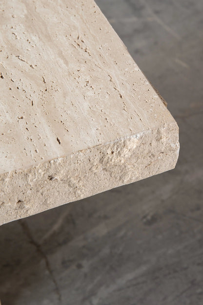 Table d'appoint carrée en travertin (2 tailles)